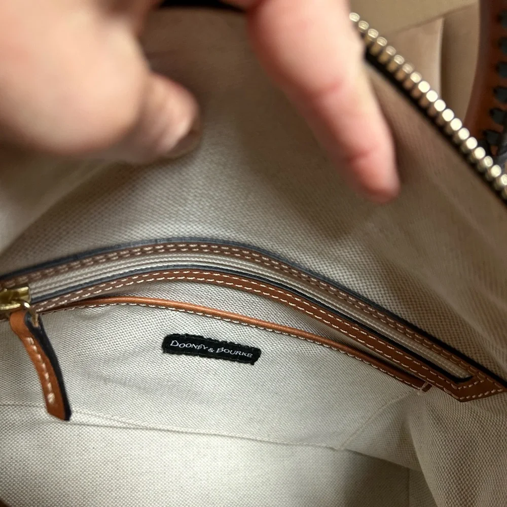 🦆 Like New Dooney & Bourke Zebra Leather Satchel - Picture 10 of 11